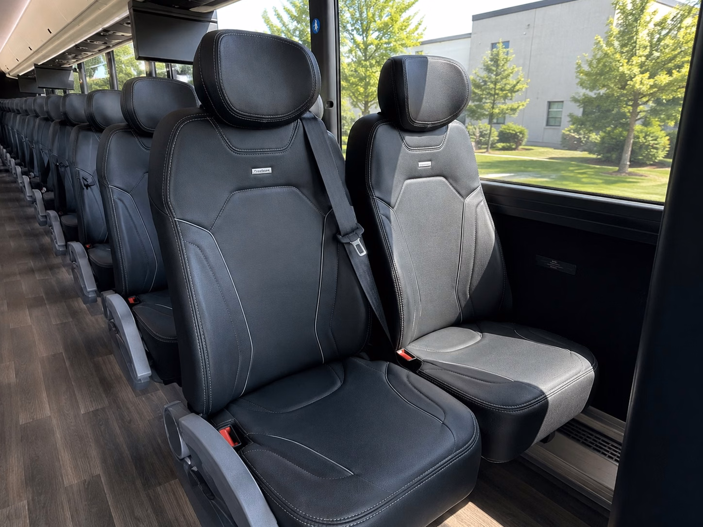 shuttle your wedding guests between beaverton hotels and your ceremony venue